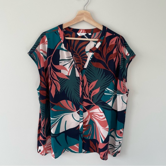 Reitmans Tops - Pattern Button Front Blouse